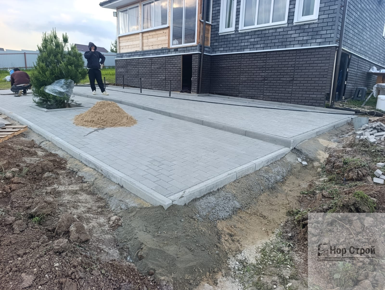 Укладка тротуарной плитки брусчатка
